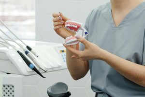 外贸电动牙刷采购策略：加工厂选择指南